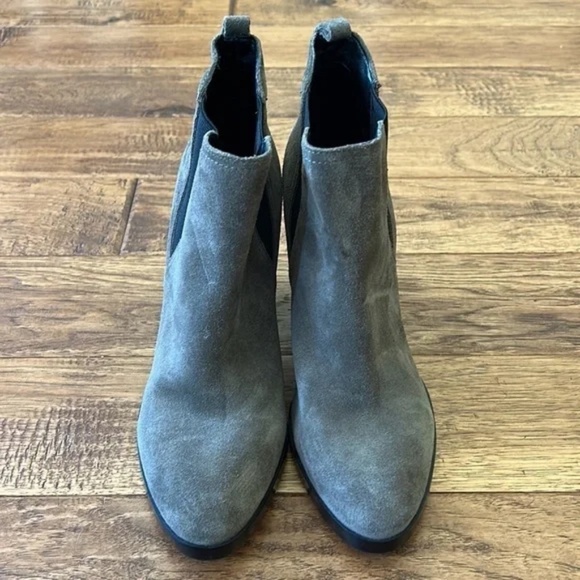 Marc Fisher Saint Chelsea Ankle Boots Block Heeled Booties Taupe Suede Size 7.5 - Picture 7 of 14